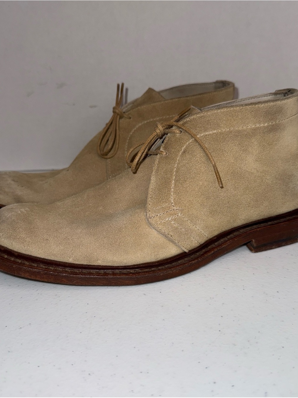 Allen Edmonds Men's 7M Suede Chukka Boots in Beige
